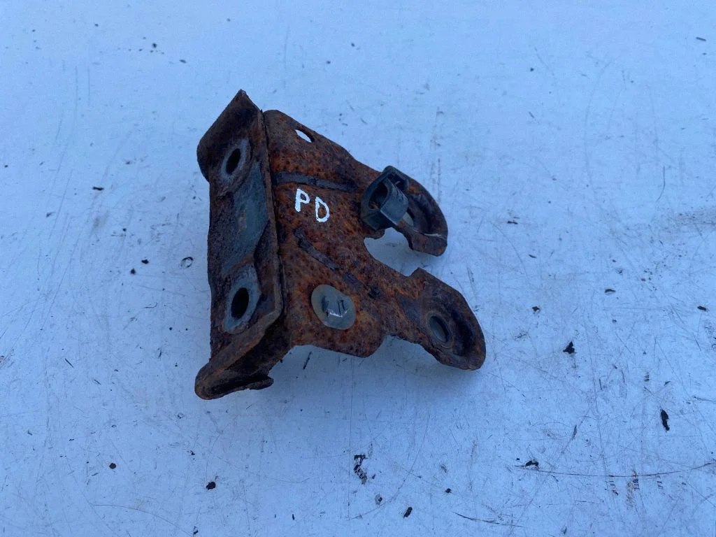 Other front suspension part – front right