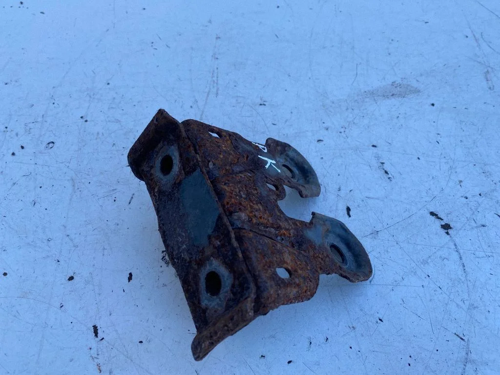 Other front suspension part – front left