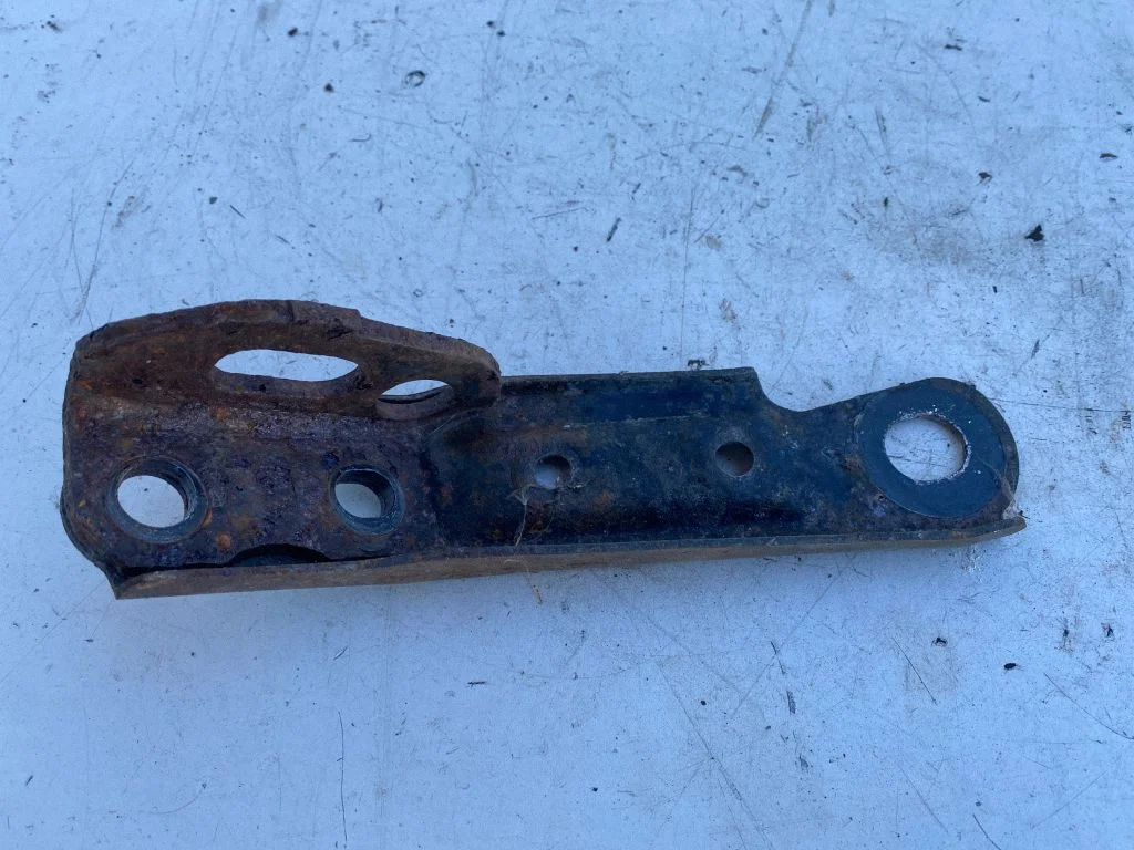 Other front suspension part – front left