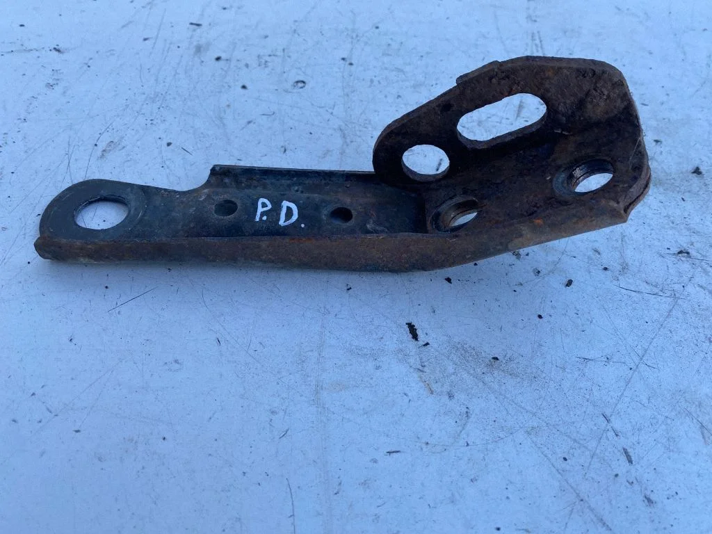 Other front suspension part – front right