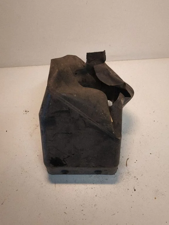 Starpdzesētāja radiatora gaisa novirzītājs/kanāls 3B0121467