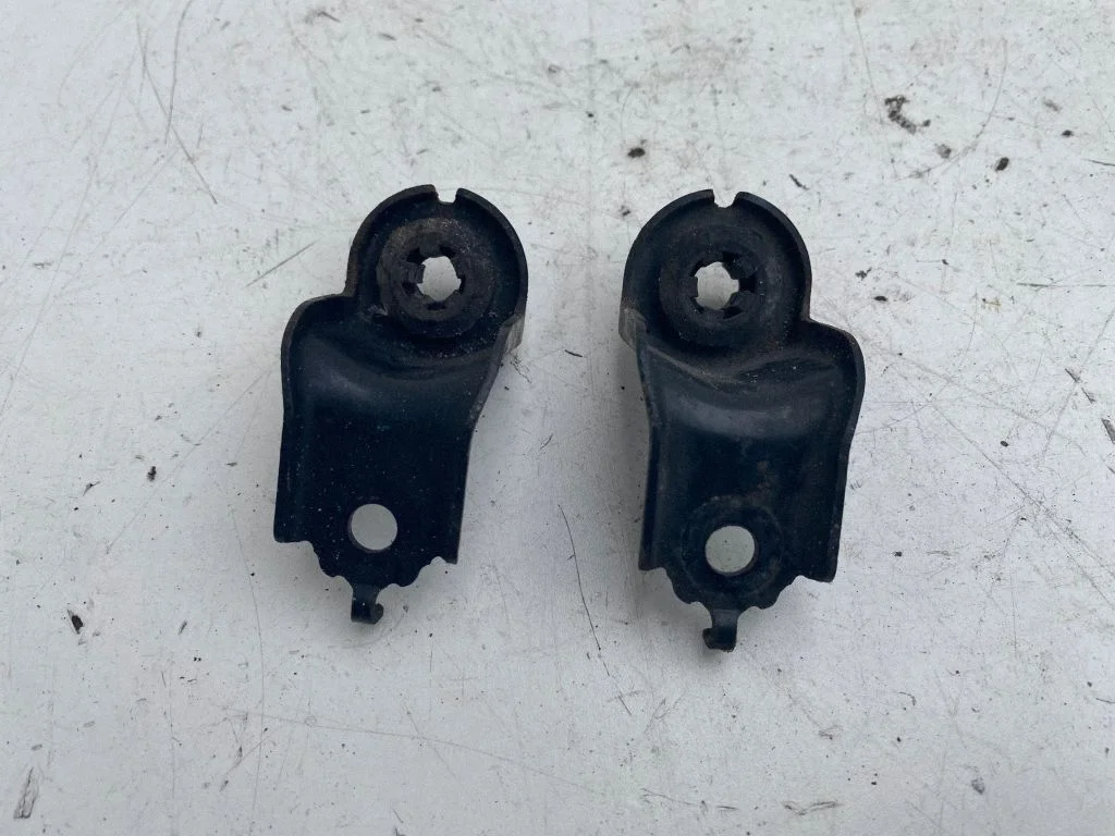 Radiator mount bracket