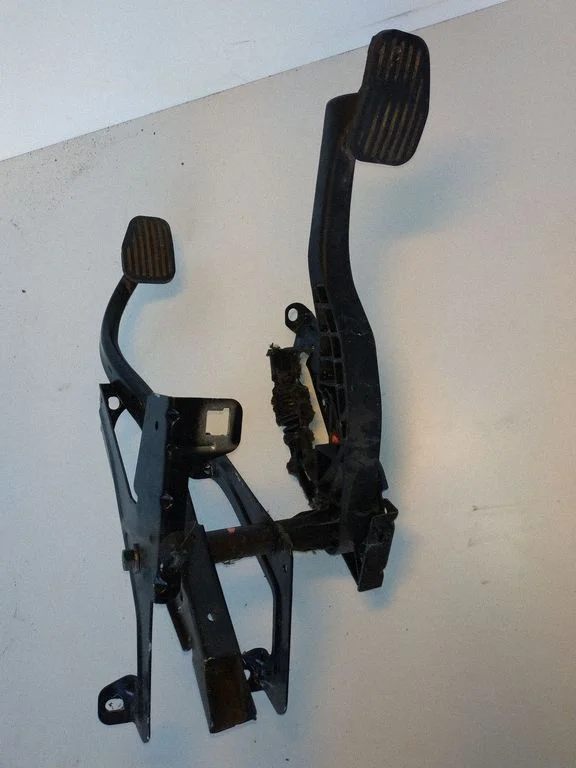 Pedal assembly – Volvo V70 (2000-2004)