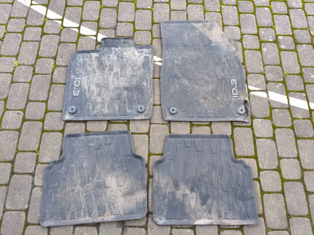 Car floor mat set 10B061502