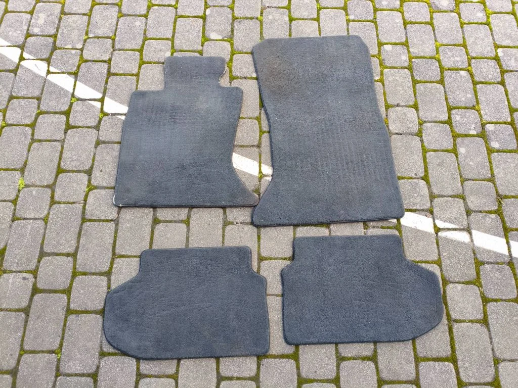 Car floor mat set 10648011