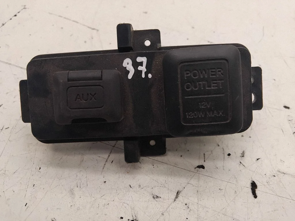 AUX in-socket connector – Honda CR-V (2007-2012)
