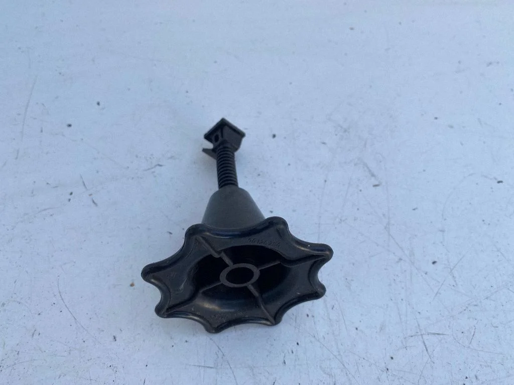Spare wheel bolt – Opel Astra F (1992-1998)