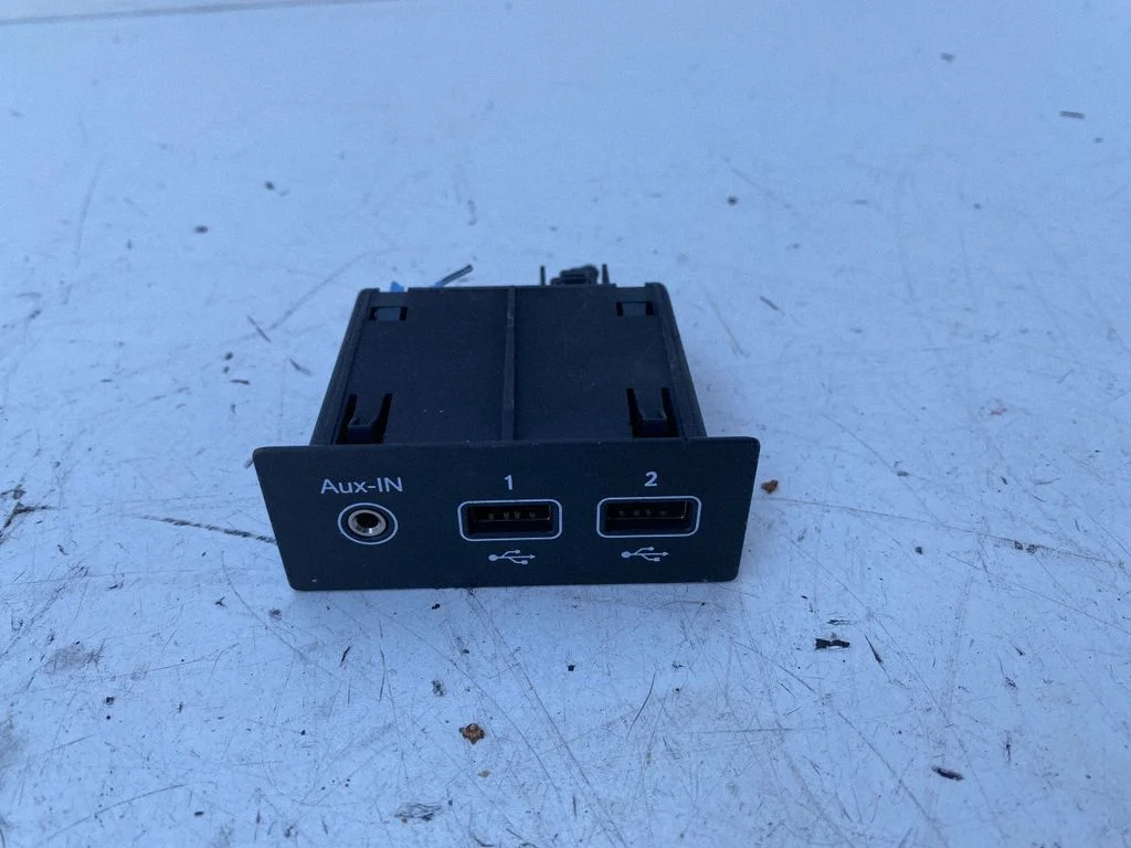 USB ligzda 33352430