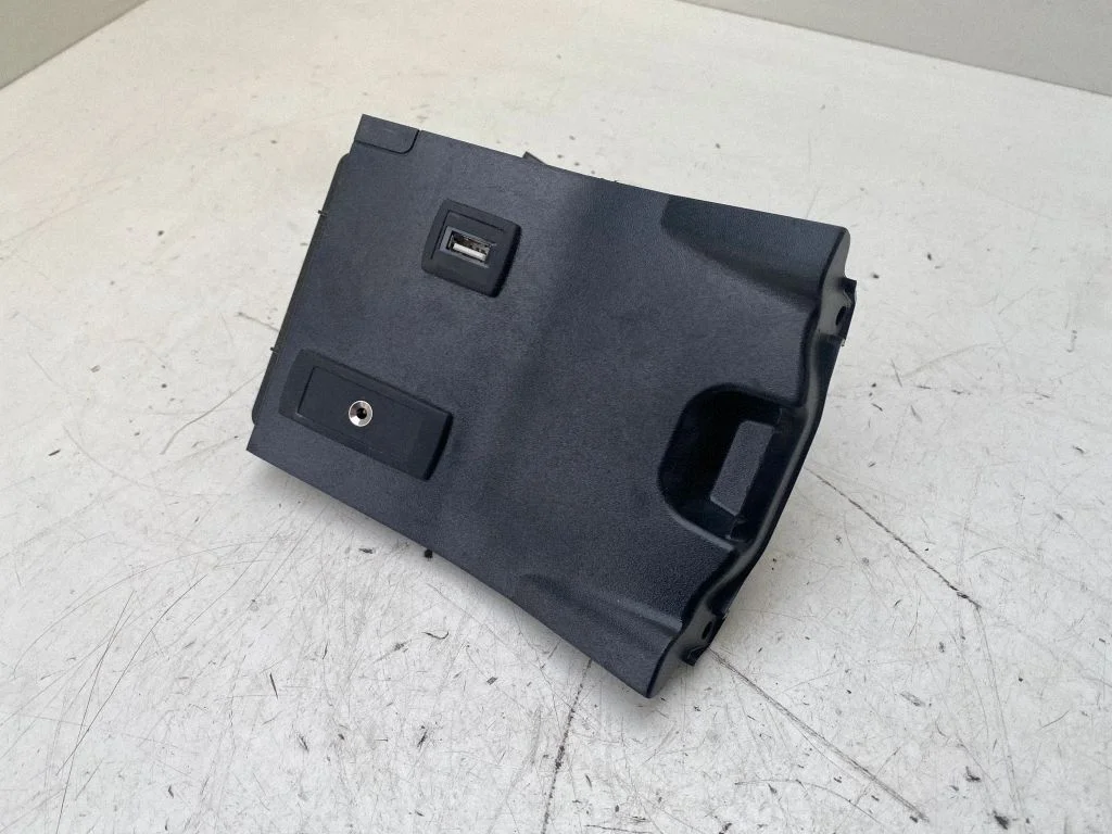 USB socket connector – Mercedes-Benz B-Class W246 W242 (2011-2017)