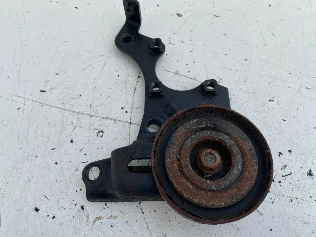 Napinacz paska wspomagania – Toyota Corolla Verso E121 (2001-2004)