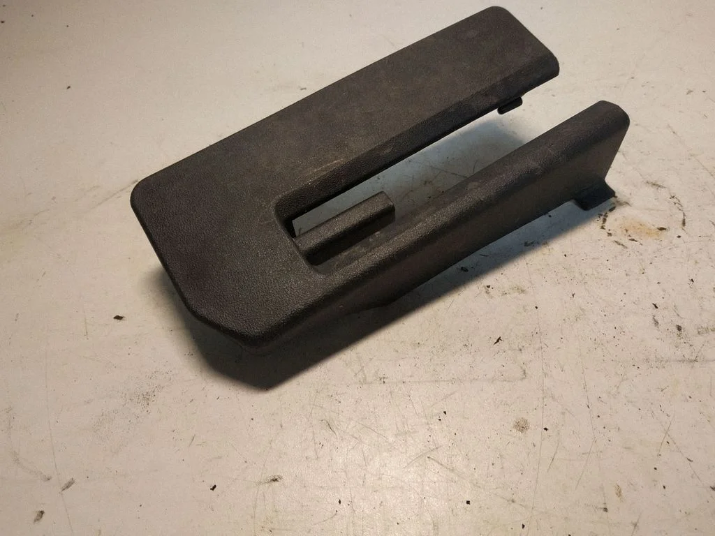 Rear seat rail trim cover 721370F020