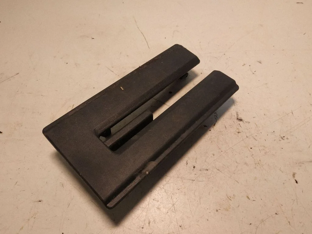 Rear seat rail trim cover 721570F020