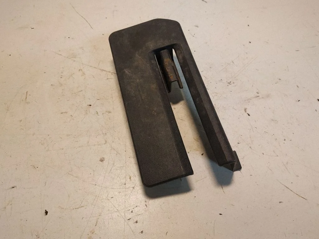 Rear seat rail trim cover 721380F020