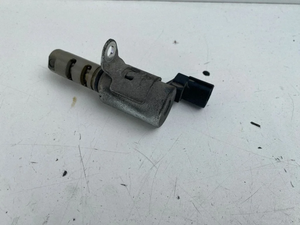 Camshaft vanos timing valve 4M5G6L713AE