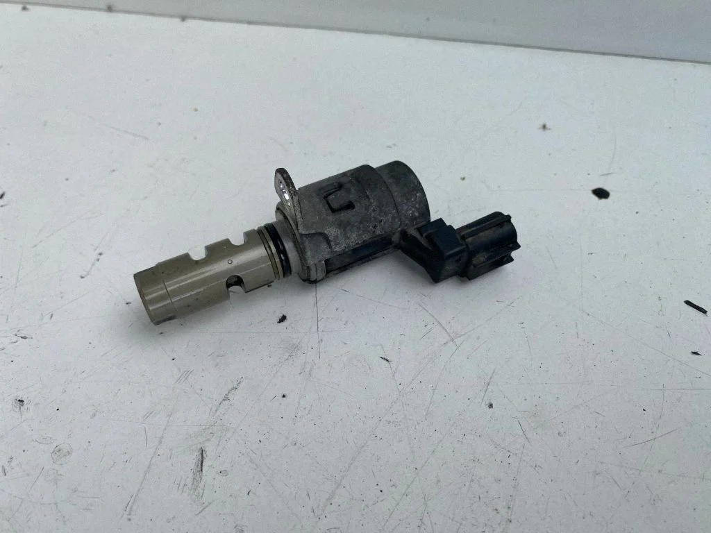 Camshaft vanos timing valve 4M5G6L713AE