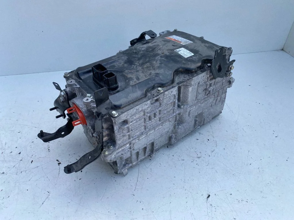 Voltage converter inverter – Toyota RAV 4 (XA50) (2018-)