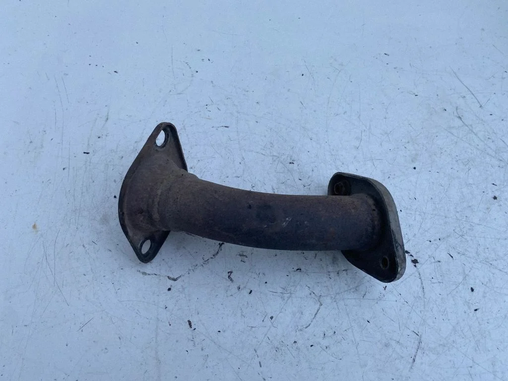Muffler pipe connector clamp
