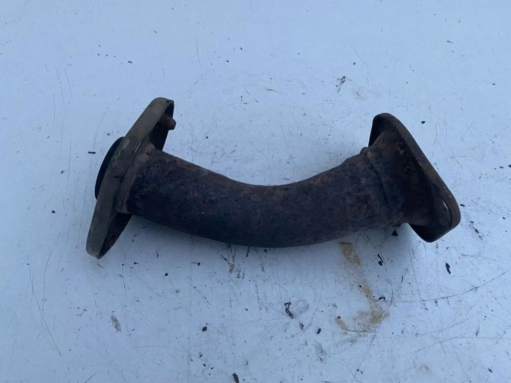Muffler pipe connector clamp