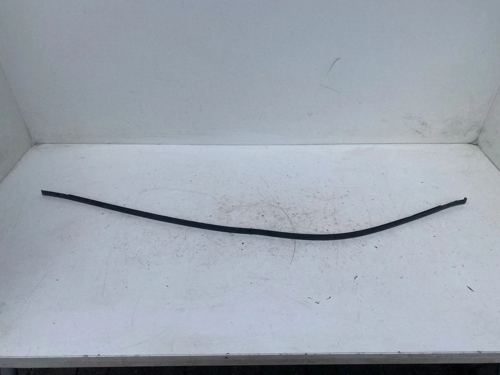 Windshield trim