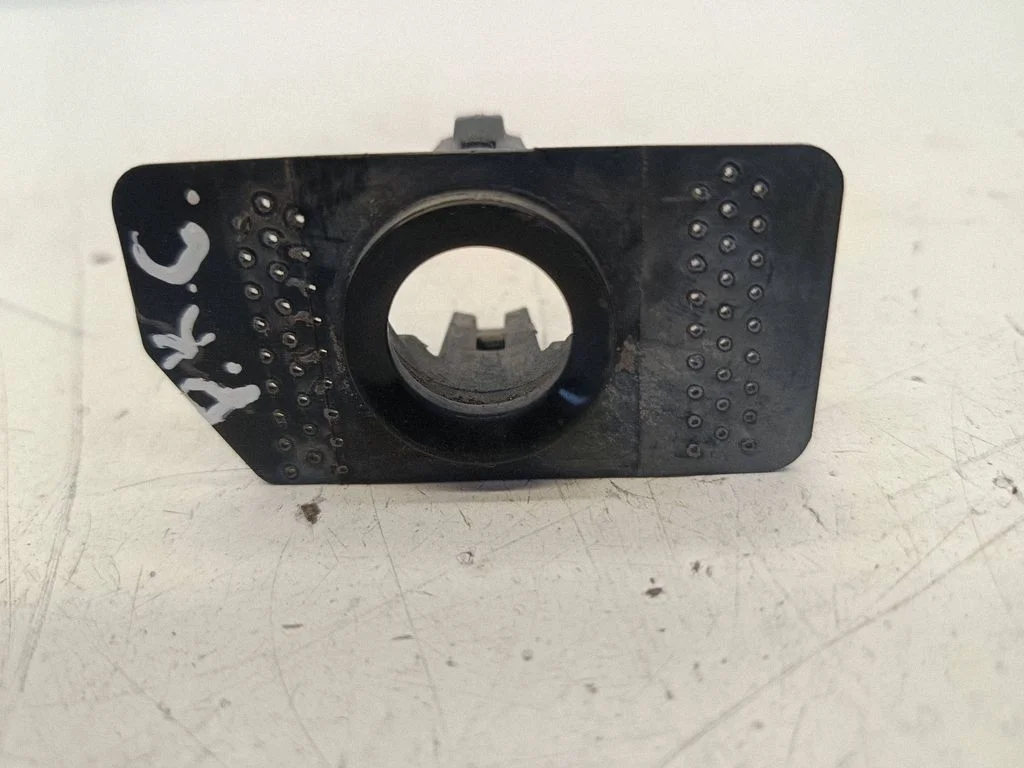 Front parking sensor holder (PDC) P021011 – NIO ET7 (2022-)