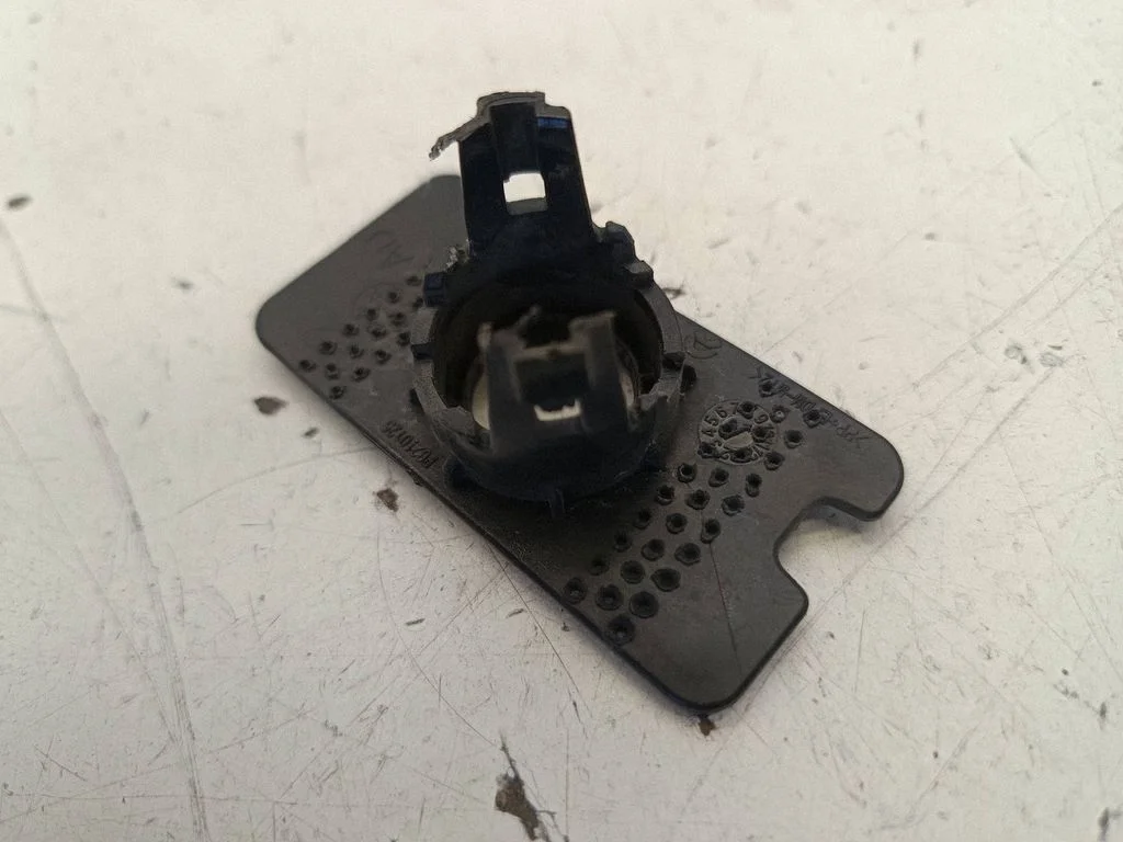 Front parking sensor holder (PDC) P0210125 – NIO ET7 (2022-)