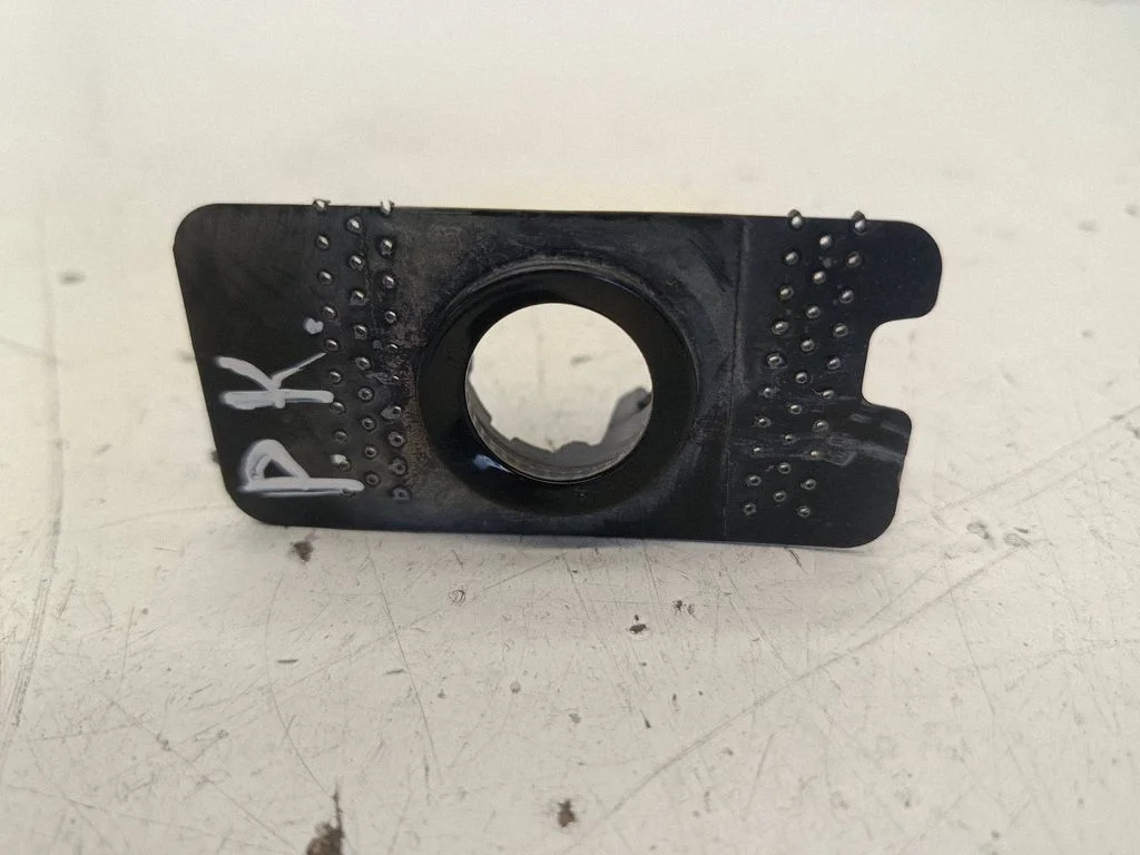 Front parking sensor holder (PDC) P0210122 – NIO ET7 (2022-)