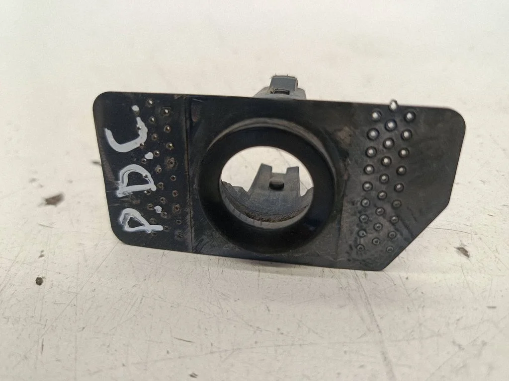 Front parking sensor holder (PDC) P021012 – NIO ET7 (2022-)