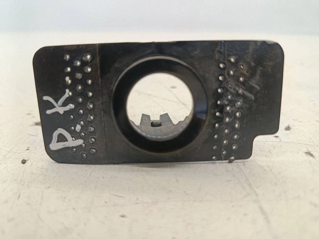 Front parking sensor holder (PDC) P0210124 – NIO ET7 (2022-)