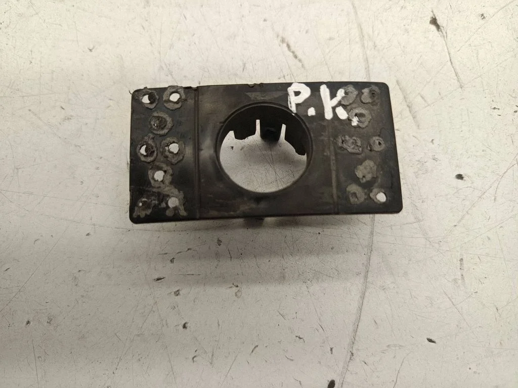 Eesmise parkimisanduri (PDC) hoidik 5G0919493