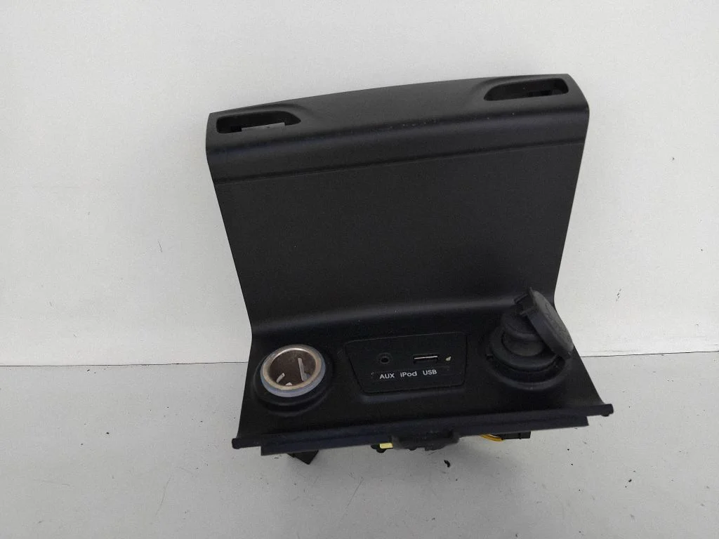 12 V ligzda (priekšā) 846222Y000