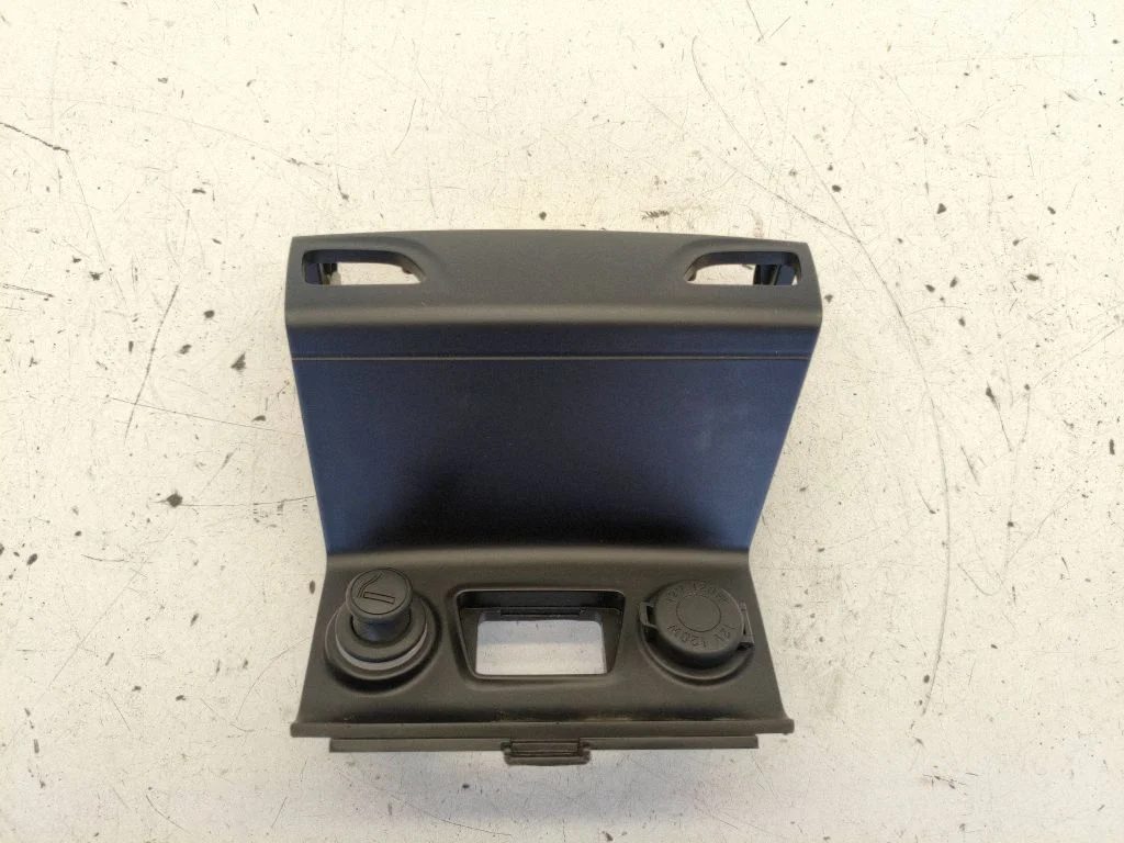 12 V ligzda (priekšā) 846222Y000