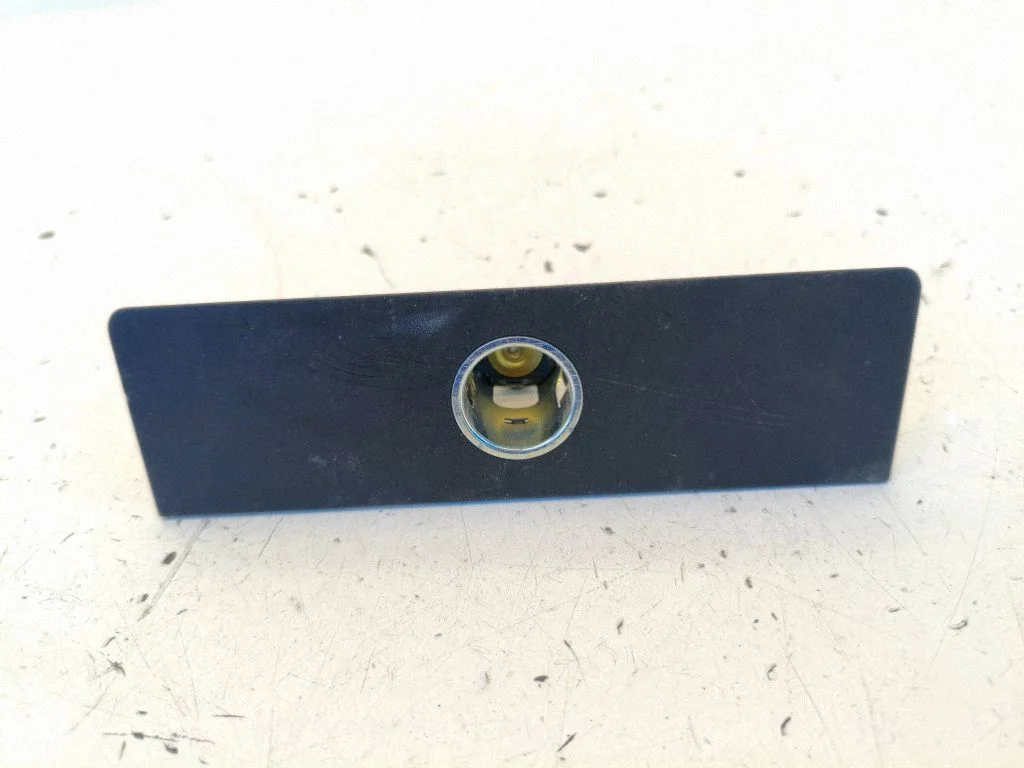 12 V ligzda (aizmugurē) 9221813