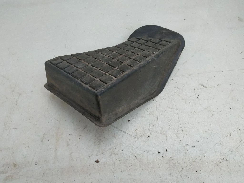 Foot rest pad/dead pedal 5819205030