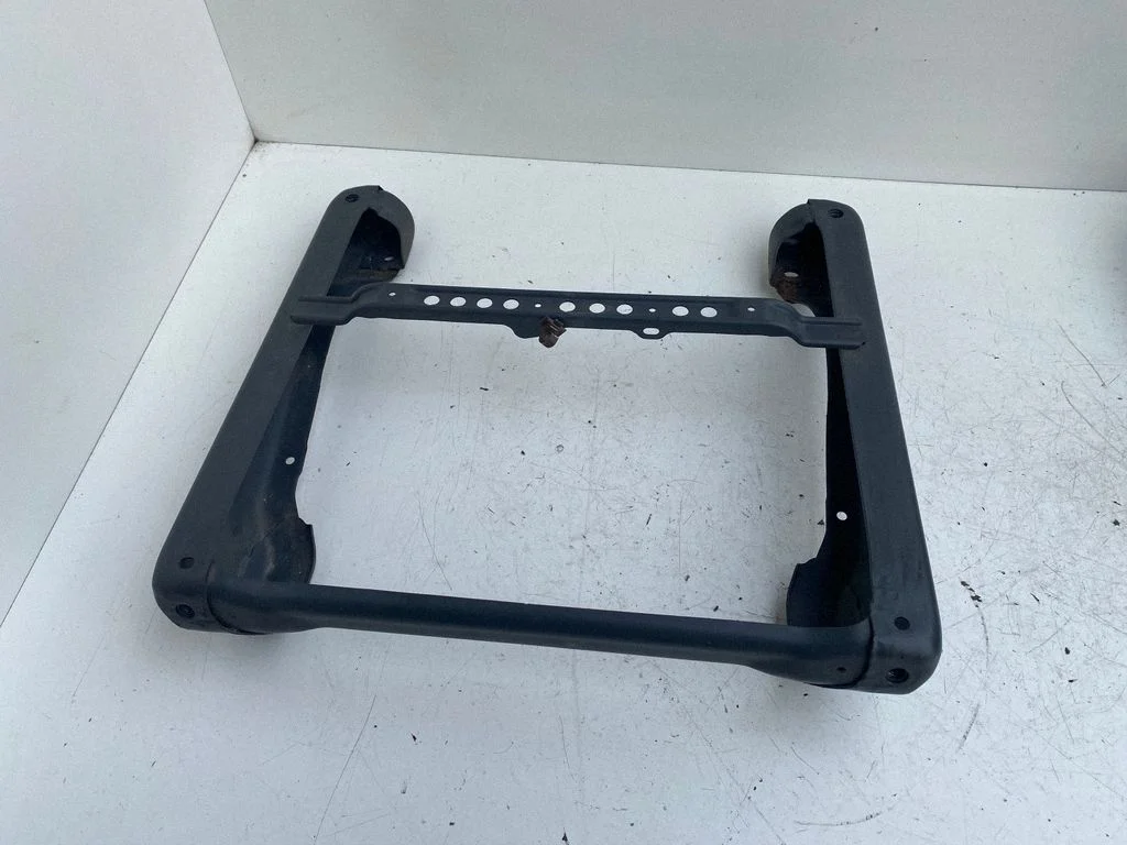 Driver seat console base – Toyota Previa (XR30, XR40) II (2000-2006)