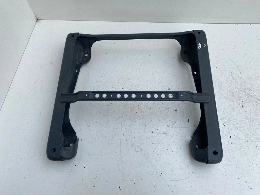 Esimese kõrvalistuja istme alus – Toyota Previa (XR30, XR40) II (2000-2006)