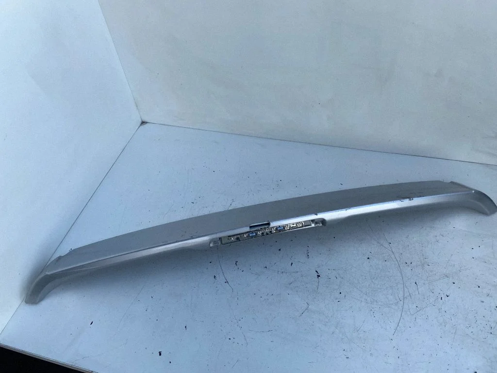 Tailgate/trunk spoiler 7608542040