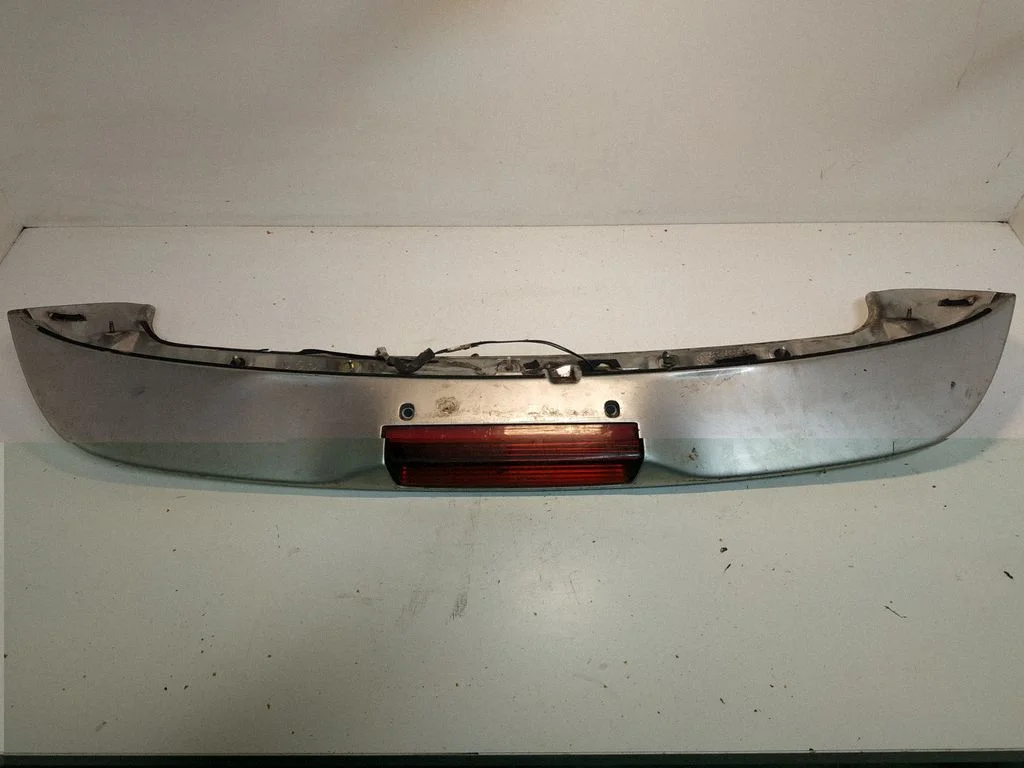 Tailgate/trunk spoiler 7608528070