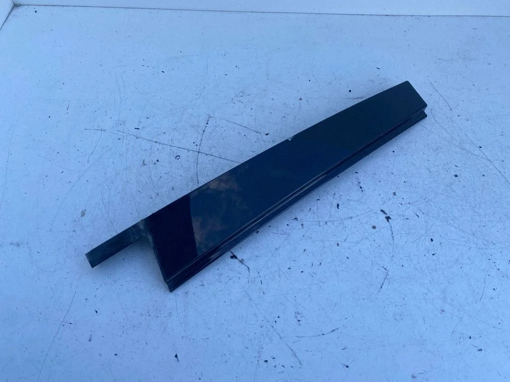 Rear door glass trim molding – rear right