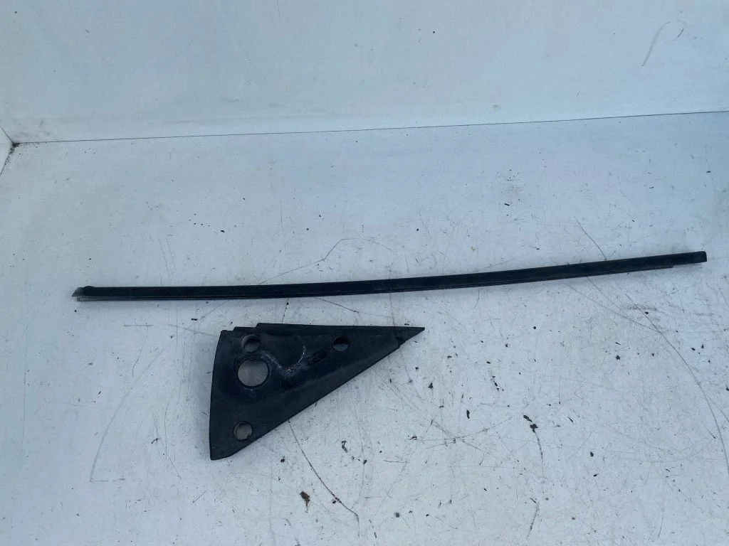 Front door glass trim molding – BMW X1 E84 (2009-2015)
