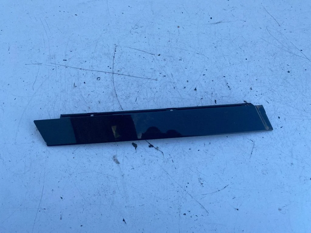 Rear door glass trim molding – rear right