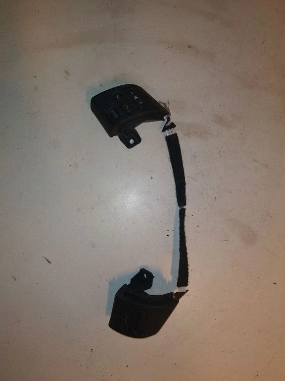 Steering wheel buttons/switches