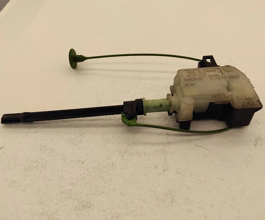 Fuel tank cap lock motor – Volvo V60 (2011-2013)