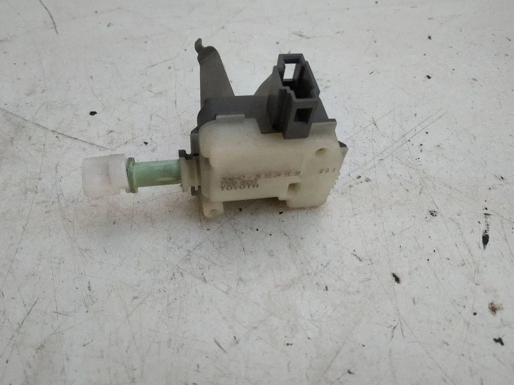 Fuel tank cap lock motor – Toyota Avensis T250 (2003-2006)