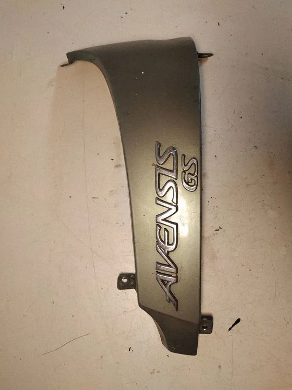 Tagumine kereosa – Toyota Avensis T220 (2000-2003)