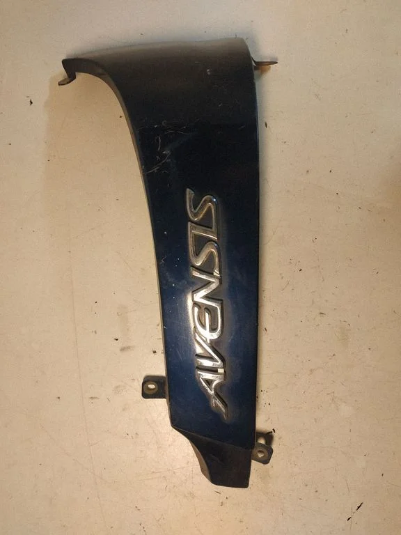 Tagumine kereosa – Toyota Avensis T220 (2000-2003)