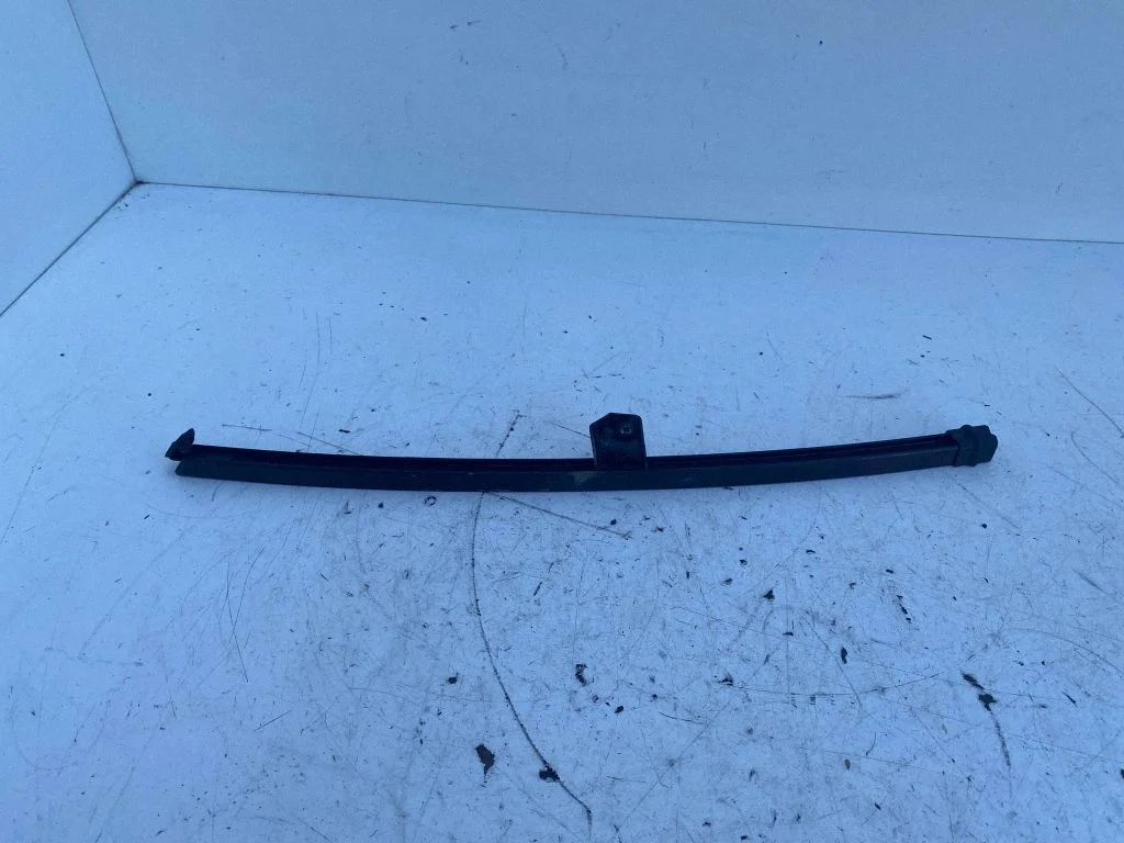 Rear door windshield rail – rear left
