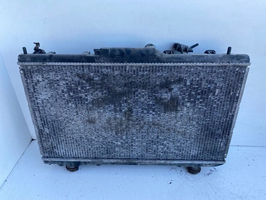 Radiaatorite komplekt – Toyota Avensis T220 (2000-2003)