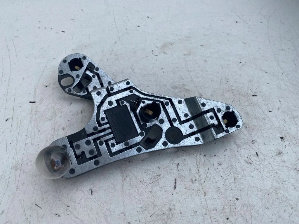 Aizmugurējā luktura spuldzes pārsegs (ligzda) 89028786