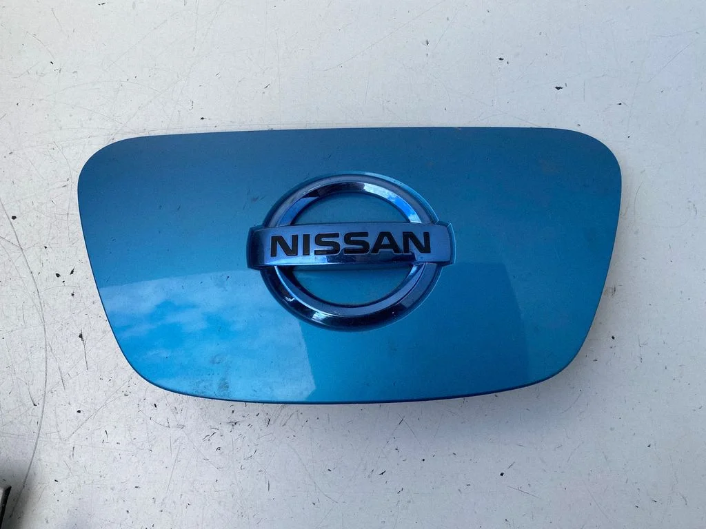 Electric car charge socket cover – Nissan Leaf I (ZE0) (2010-2017)