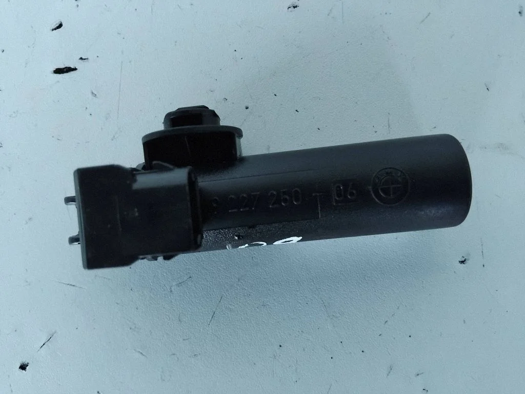 Amortyzator schowka – BMW Seria 3 F30 F35 F31 (2012-2018)